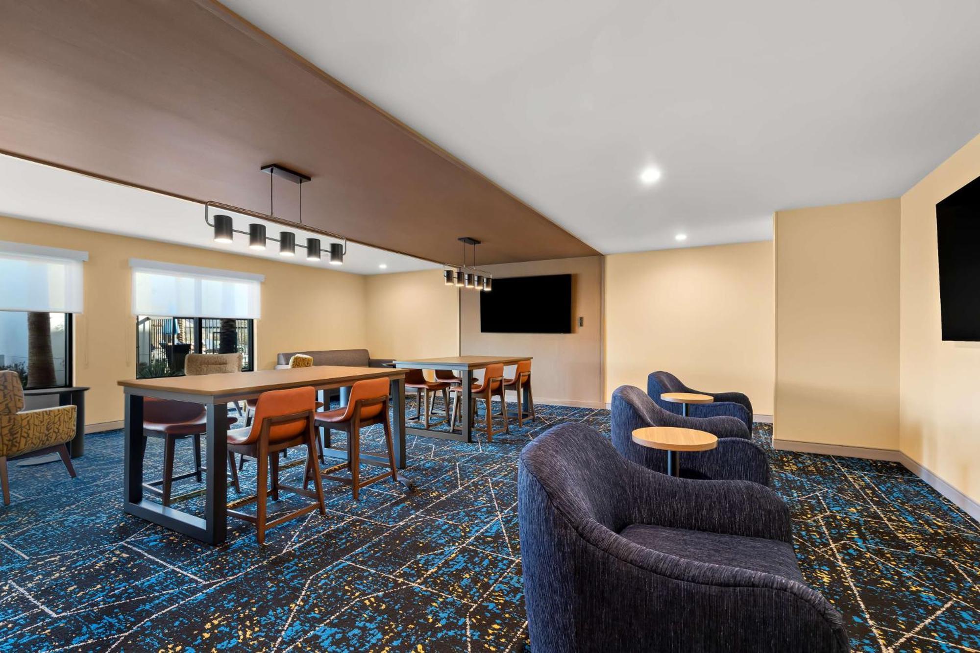 Hampton Inn & Suites Corona, Ca Экстерьер фото