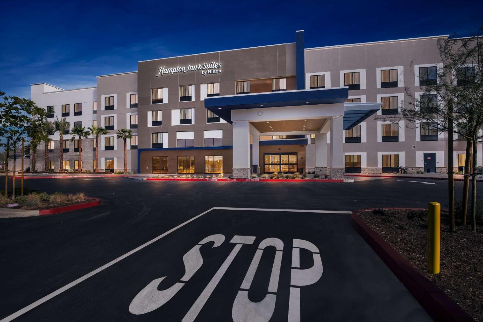 Hampton Inn & Suites Corona, Ca Экстерьер фото