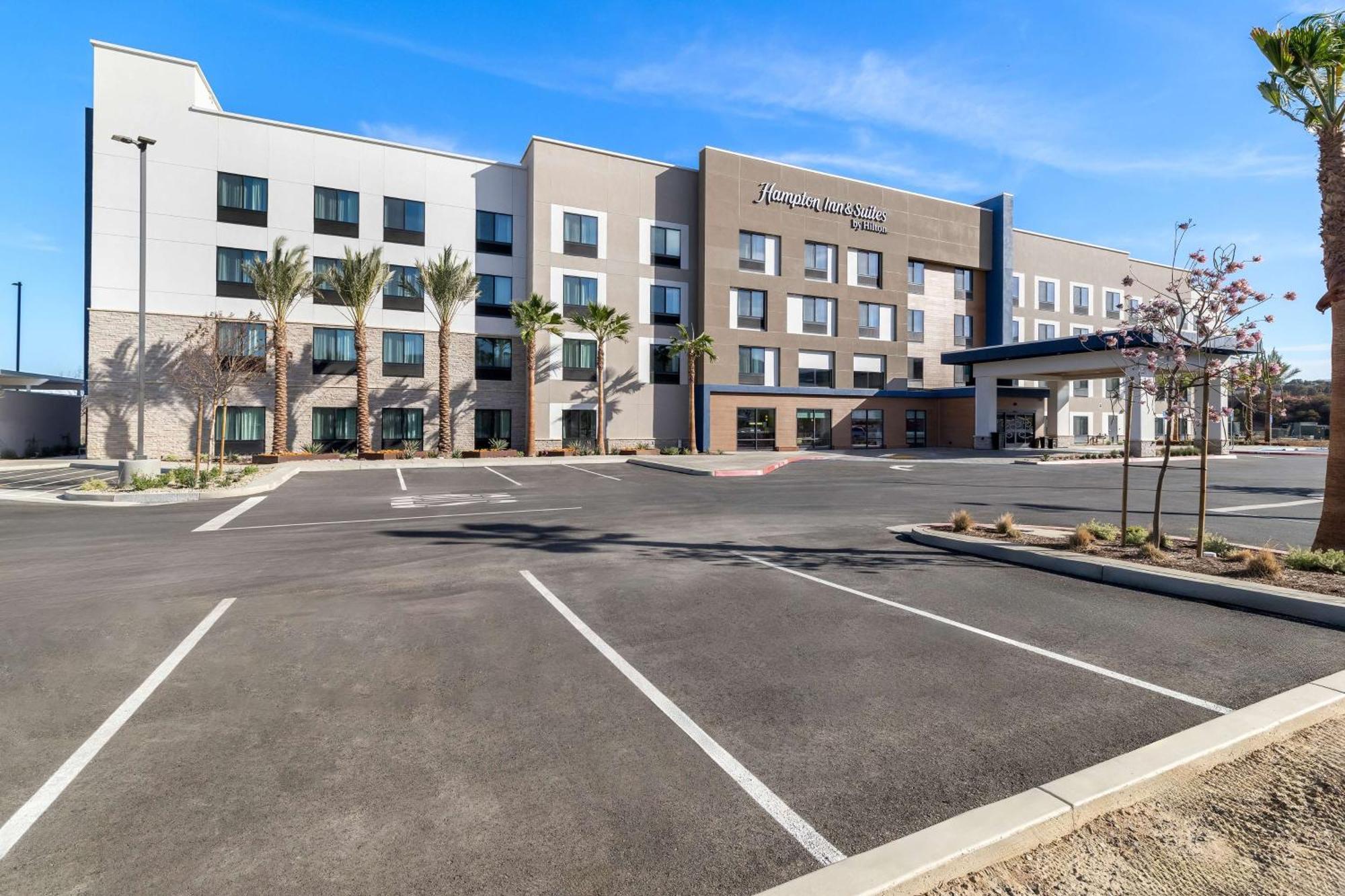 Hampton Inn & Suites Corona, Ca Экстерьер фото