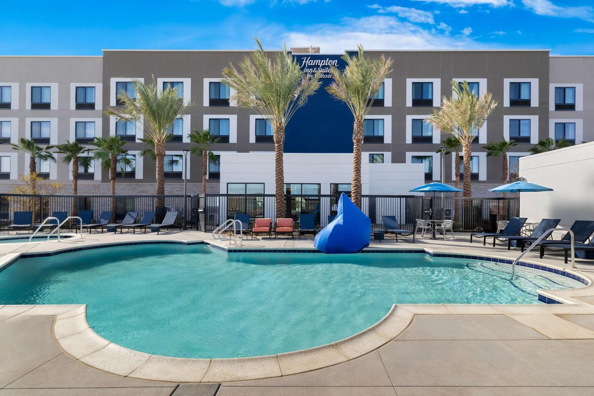 Hampton Inn & Suites Corona, Ca Экстерьер фото